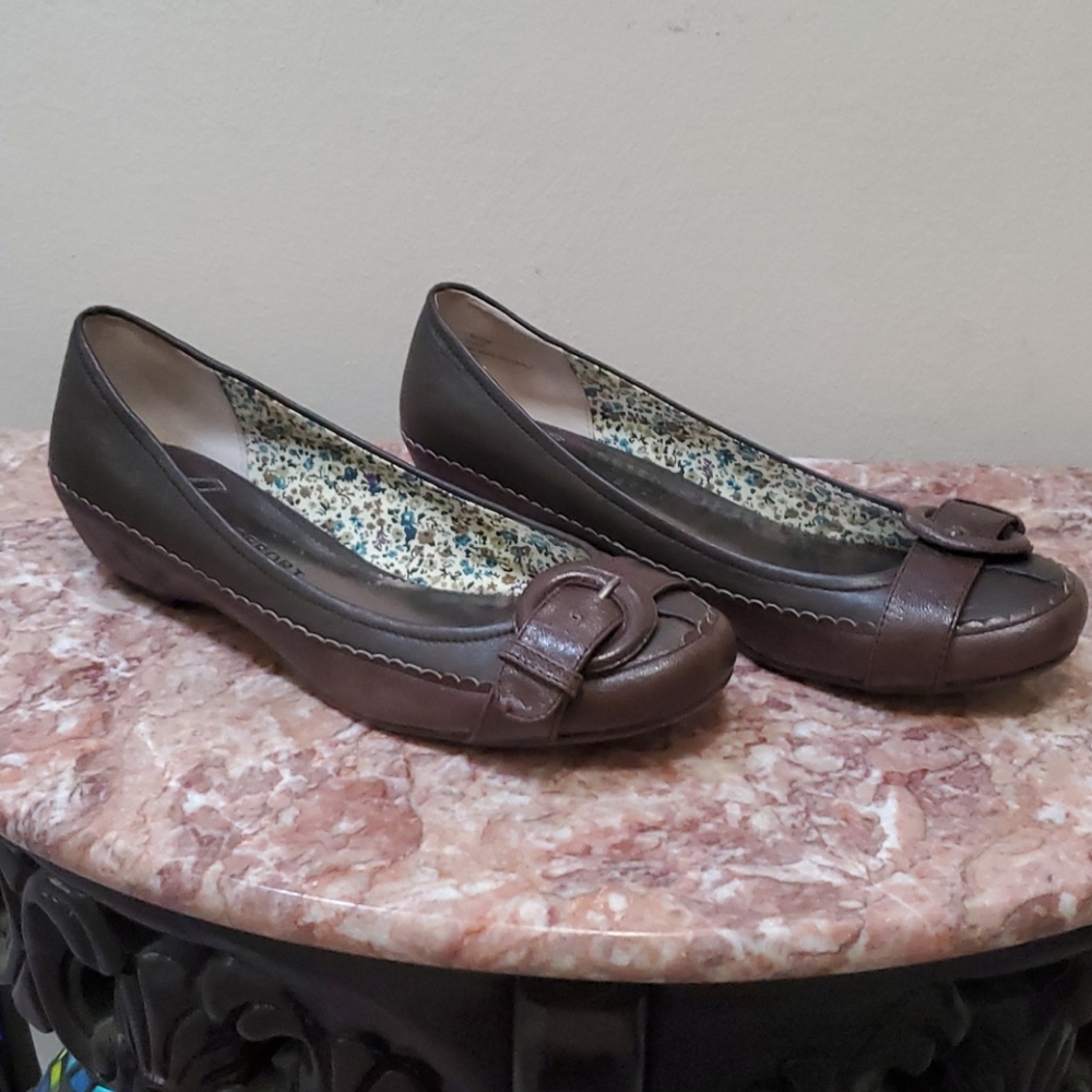 Buckled flats